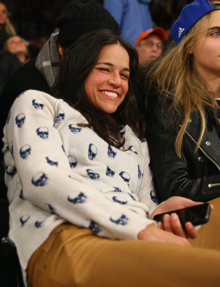 Illustration for article titled Michelle Rodriguez Got Drunk, Made Out With A Model At The Knicks Game